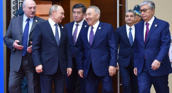 Как президента России в Нур-Султане Нурсултан Назарбаев принимал