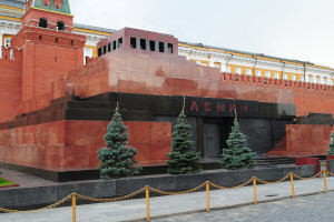 Три здания для вождя: история мавзолеев Ленина