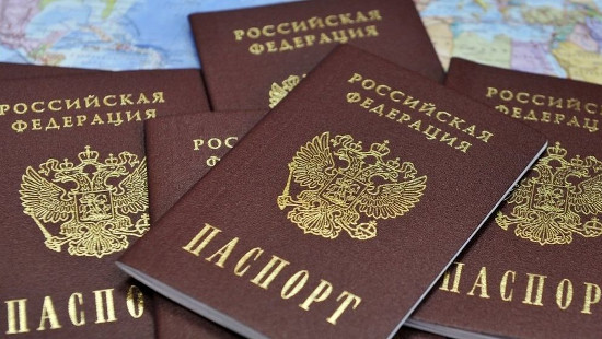 Мигранты готовы отдать мошенникам до 800 тысяч рублей за российское гражданство. Стоит ли тратиться?