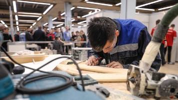 Рынку труда Казахстана не хватает рабочих рук