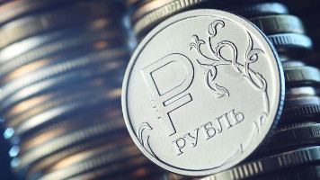 Пик стабильности: рубль установил рекорд надежности за 10 лет