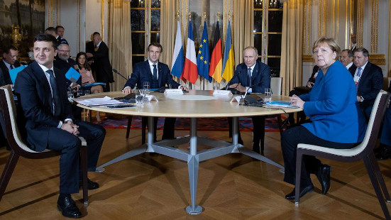 Закончить войну: к чему пришли Путин и Зеленский в Париже