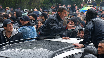 В Абхазии снова свергли президента. Почему здесь так часто происходят революции?