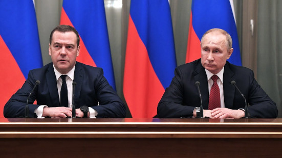 Медведев ушел в отставку вместе с правительством России