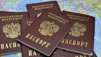 Можно со своим: процедуру получения гражданства РФ упростят