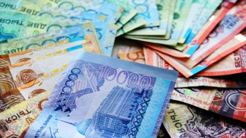 Почему упал казахстанский тенге, а валюты Кыргызстана, Таджикистана и Узбекистана пока держатся?
