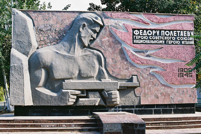 Восстановление памятника советскому герою в Узбекистане подстегнуло исторические споры